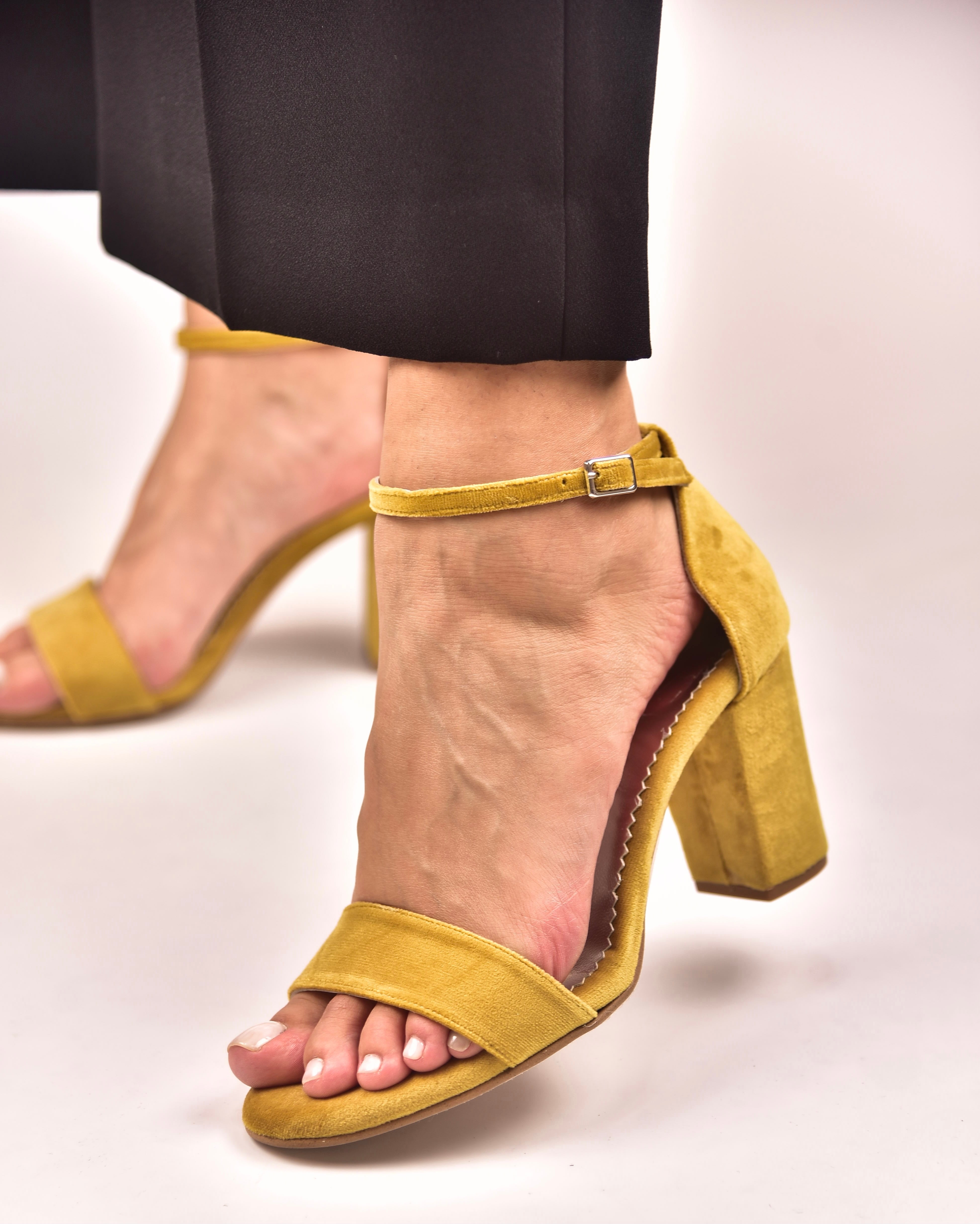 mustard velvet sandals, γυναικεία βελούδινα παπούτσια